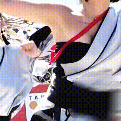 おっぱいを揺らしながらよさこいを踊る子の乳揺れ・おっぱいgif画像